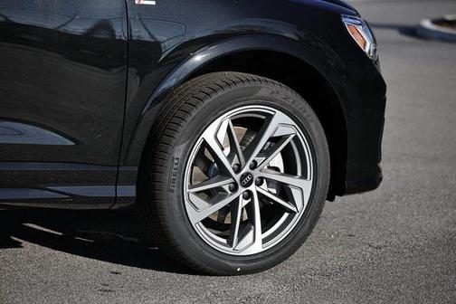 2025 Audi Q3 Premium 45 TFSI S line quattro Tiptronic