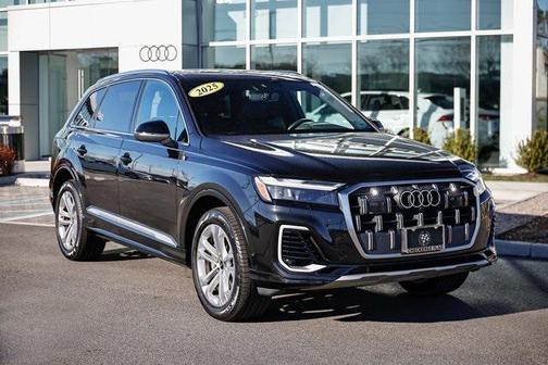 2025 Audi Q7 55 Premium Plus