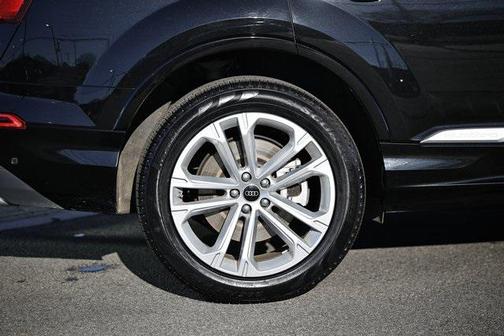 2025 Audi Q7 55 Premium Plus