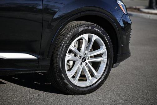 2025 Audi Q7 55 Premium Plus
