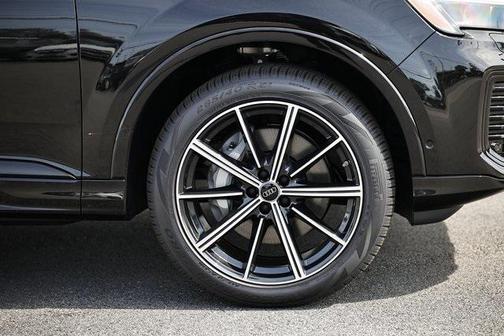 2026 Audi Q7 45 Premium Plus