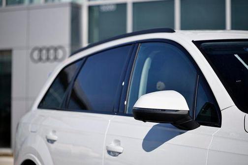 Glacier White Metallic 2026 Audi Q7 45 Premium Plus