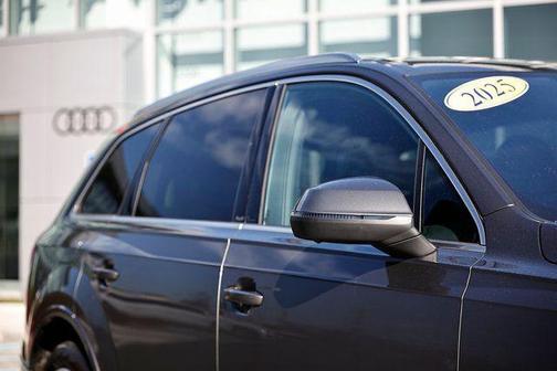 2025 Audi Q7 55 Premium