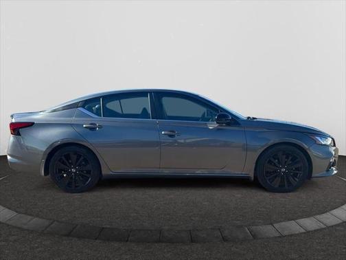 2022 Nissan Altima SR FWD