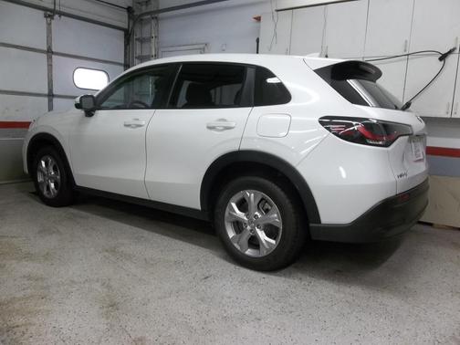 Platinum White Pearl 2023 Honda HR-V LX