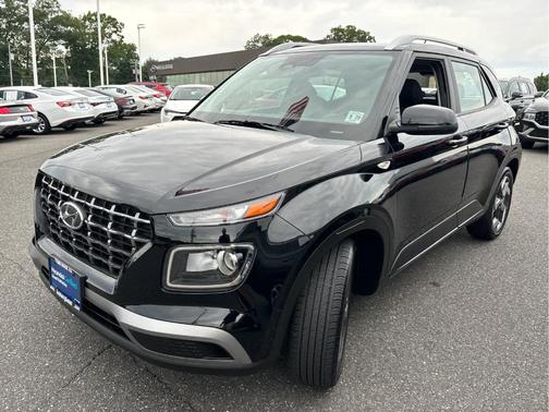 Onyx Black 2024 Hyundai VENUE SEL