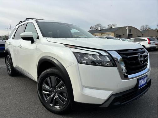 2024 Nissan Pathfinder SV