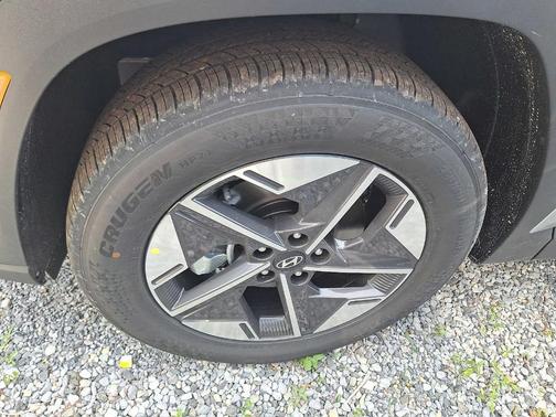 Shimmering Silver 2026 Hyundai TUCSON SEL Premium