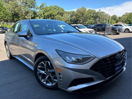 2022 Hyundai SONATA SEL