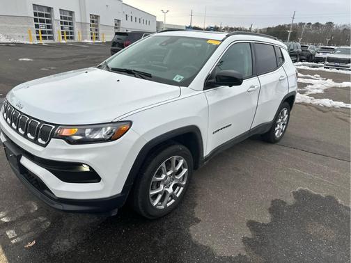 2022 Jeep Compass Latitude Lux