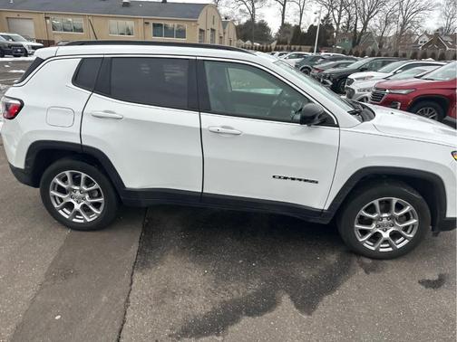 2022 Jeep Compass Latitude Lux