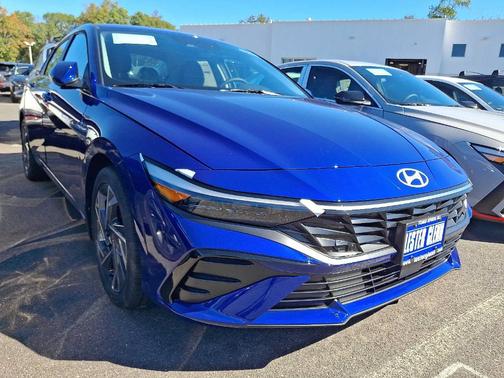 2025 Hyundai ELANTRA Limited