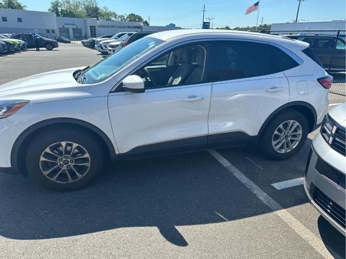 Oxford White 2021 Ford Escape SE