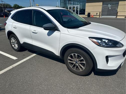 Oxford White 2021 Ford Escape SE