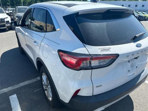 Oxford White 2021 Ford Escape SE