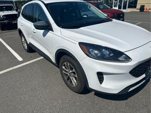 Oxford White 2021 Ford Escape SE