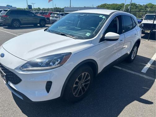 Oxford White 2021 Ford Escape SE