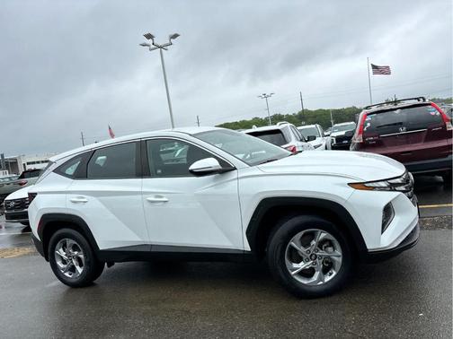 2022 Hyundai TUCSON SE