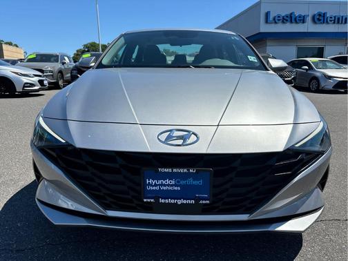 Shimmering Silver Pearl 2023 Hyundai ELANTRA SEL