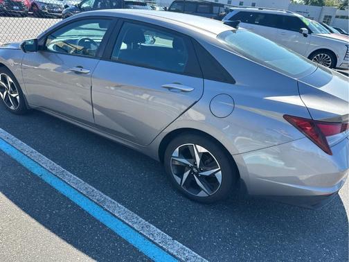 Metal 2023 Hyundai ELANTRA SEL