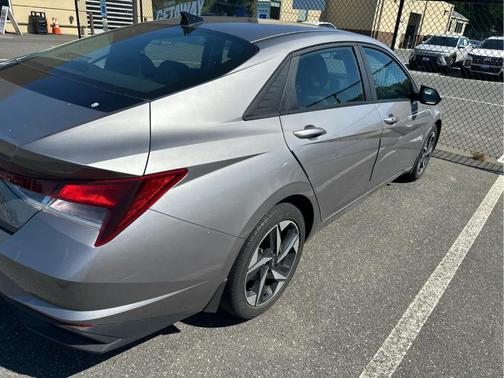 Metal 2023 Hyundai ELANTRA SEL