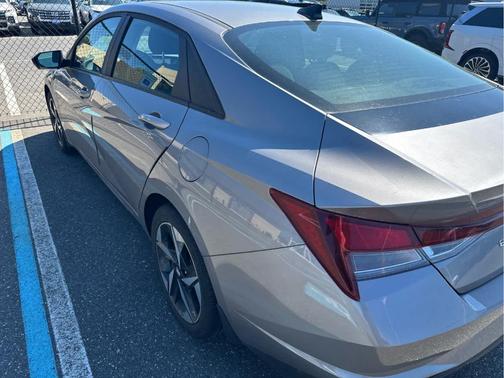 Metal 2023 Hyundai ELANTRA SEL