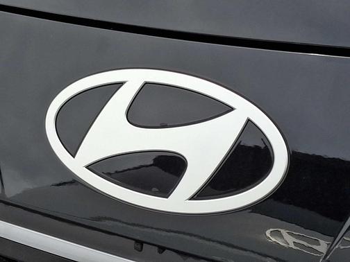 2025 Hyundai ELANTRA HEV SEL