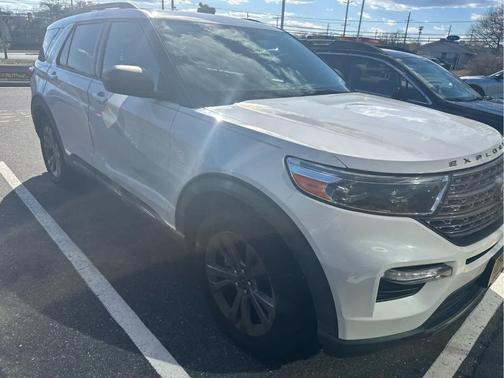 Oxford White 2021 Ford Explorer XLT