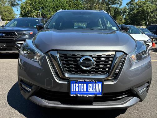 2020 Nissan Kicks SR
