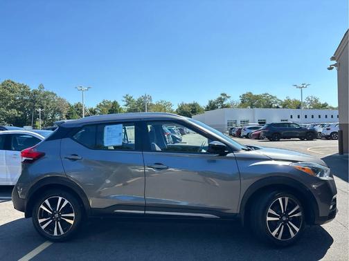 2020 Nissan Kicks SR