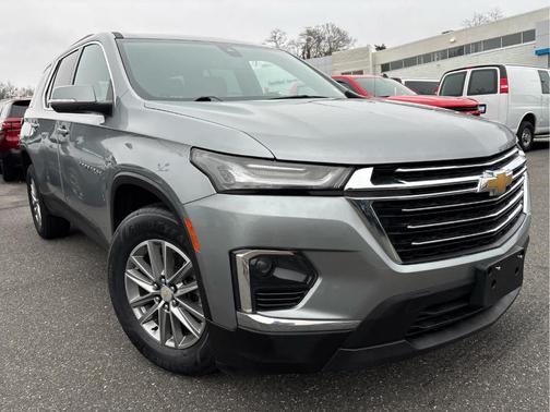 Sterling Gray Metallic 2023 Chevrolet Traverse LT Cloth
