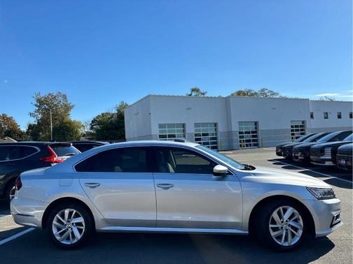2018 Volkswagen Passat 2.0T SE