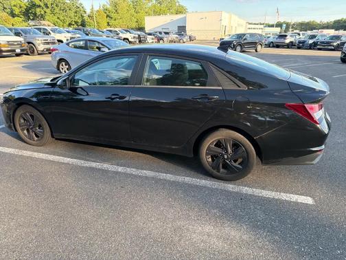 Phantom Black 2022 Hyundai ELANTRA SEL