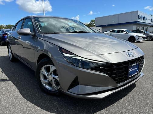 2023 Hyundai ELANTRA SE