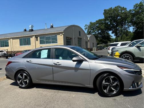 2023 Hyundai ELANTRA Limited