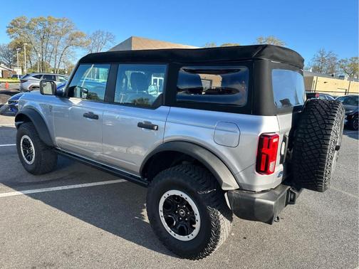 Iconic Silver Metallic 2023 Ford Bronco Base