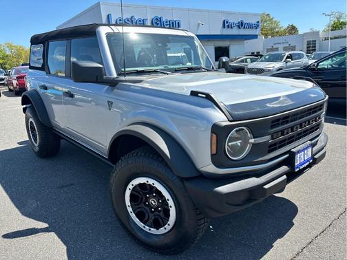 Iconic Silver Metallic 2023 Ford Bronco Base