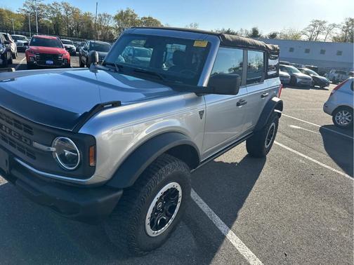 Iconic Silver Metallic 2023 Ford Bronco Base