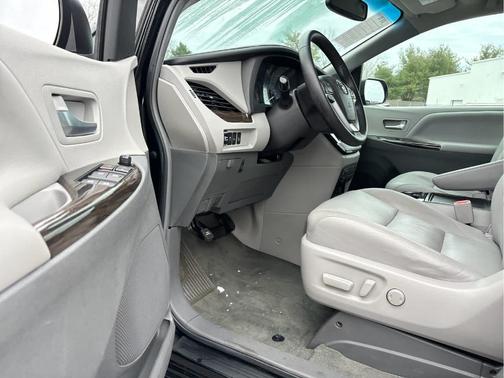 2016 Toyota Sienna XLE Premium