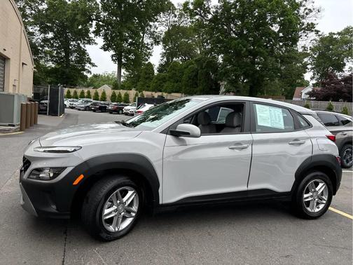 2022 Hyundai KONA SE