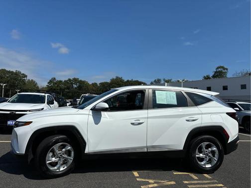 2023 Hyundai TUCSON SE