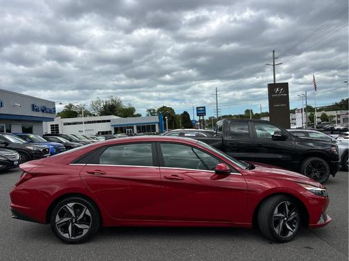 Scarlet Red Pearl 2022 Hyundai ELANTRA Limited