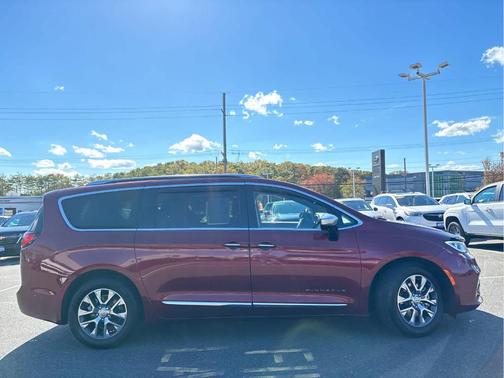 2023 Chrysler Pacifica Hybrid Pinnacle