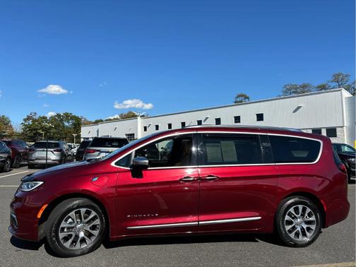 2023 Chrysler Pacifica Hybrid Pinnacle