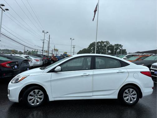 2016 Hyundai Accent SE