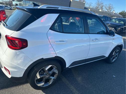 2022 Hyundai VENUE Limited