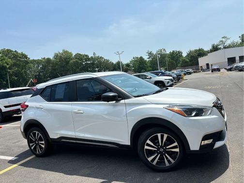 2019 Nissan Kicks SR
