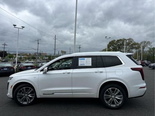 Crystal White Tri-Coat 2022 Cadillac XT6 Premium Luxury AWD