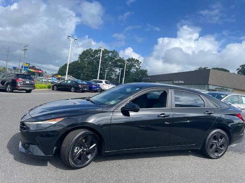 2021 Hyundai ELANTRA SEL