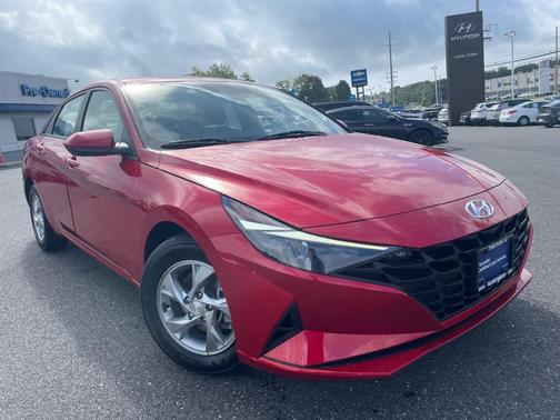 2022 Hyundai ELANTRA SE